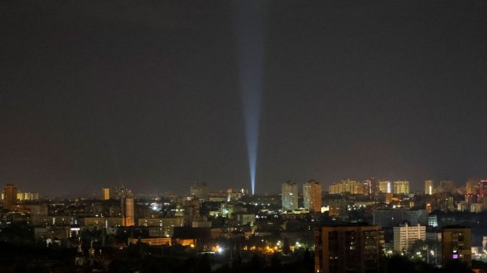 Ataque com mísseis russos deixa 2 feridos em Kiev, dizem autoridades ucranianas