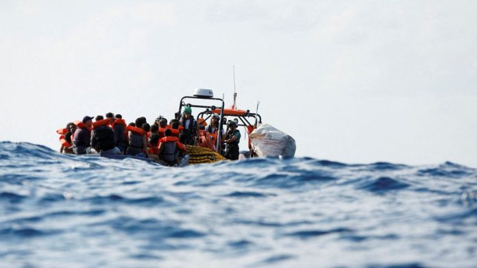 Naufrágios no Mediterrâneo deixam 11 imigrantes mortos e mais de 60 desaparecidos