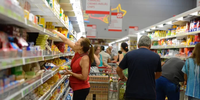 Mercado reduz previsão para expansão da economia em 2025
