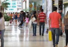 Dia das Mães: 80% dos moradores de favelas pretendem dar presentes